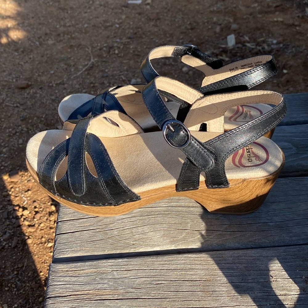 NWOT Dansko Black Sandals